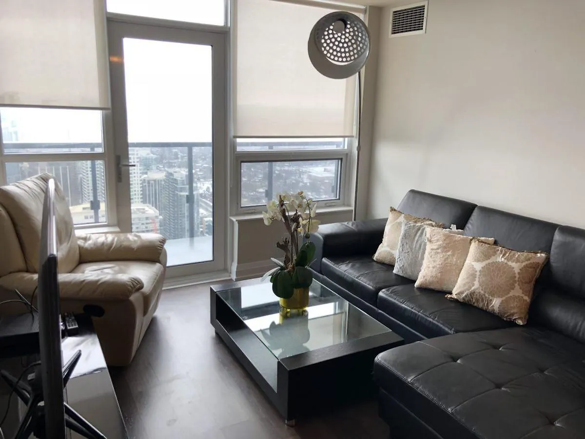 Apartment Kashaneh At Hallmark Toronto