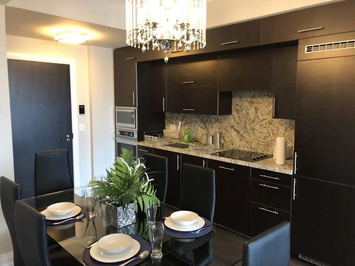 Apartment Kashaneh At Hallmark Toronto