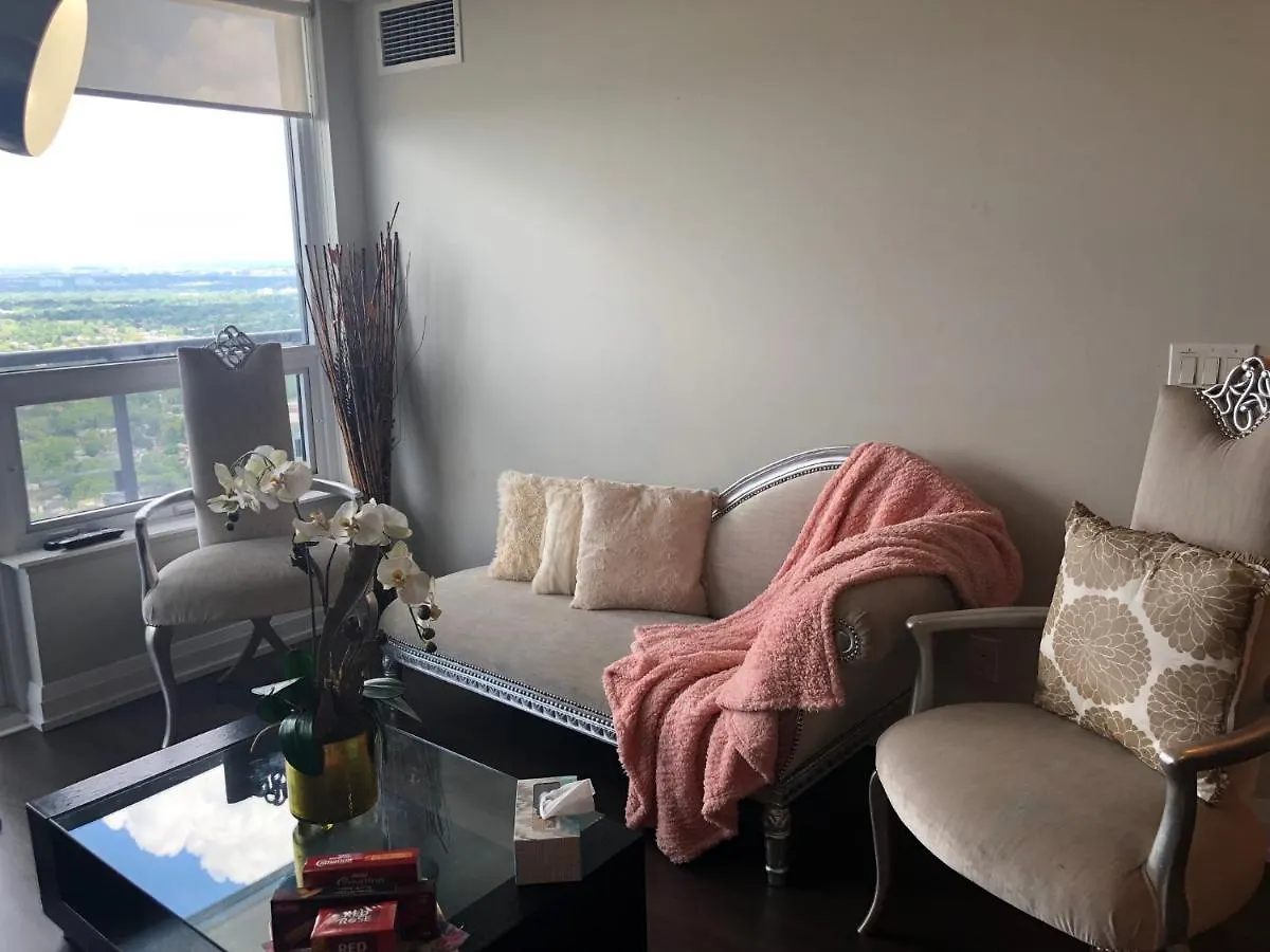 Apartment Kashaneh At Hallmark Toronto Canada